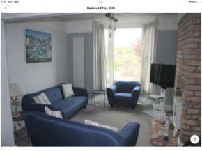 6 Afallon, Beachside holiday house